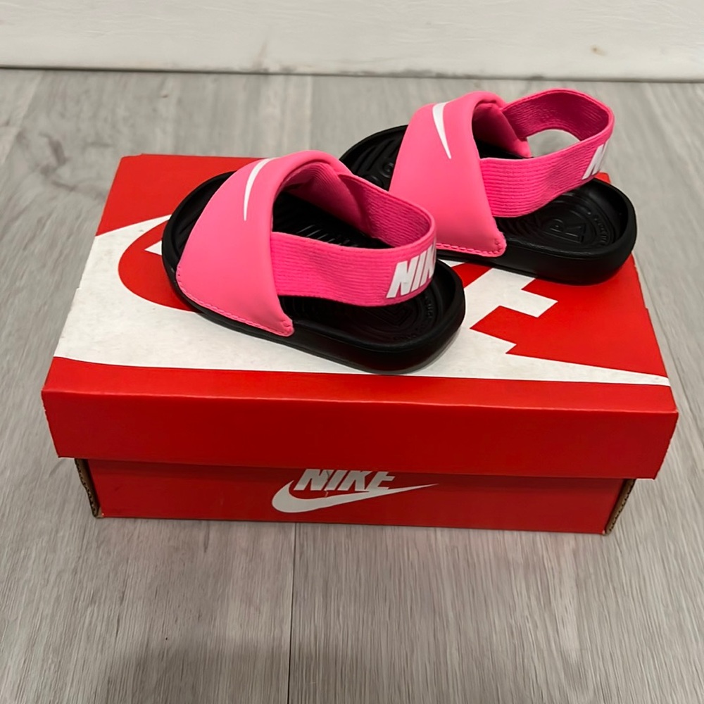 Infant pink Nike slides 2C
